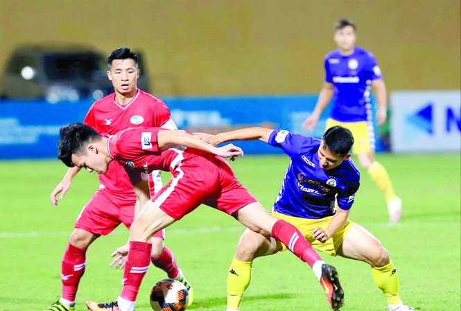 Hà Đức Chinh tỏa sáng trong trận ra quân ở V-League
