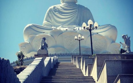 Linh Phong Sơn tự-ngôi chùa nổi tiếng với tượng Phật ngồi cao 108m