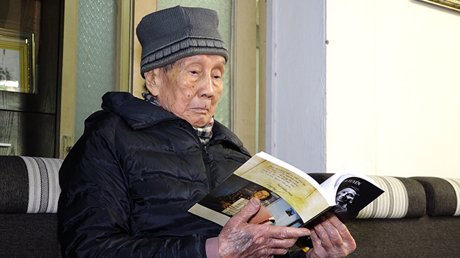 Nhạc sĩ Phạm Tuyên thích đọc sách, xem tivi hàng ngày.
